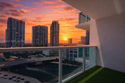 Condominio en venta en Miami, Florida, 1 dormitorio, 72 m2 № 2009557 - foto 15