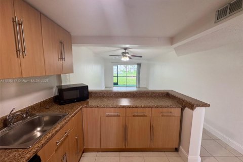 Copropriété à louer à Tamarac, Floride: 1 chambre, 69.68 m2 № 1818762 - photo 4
