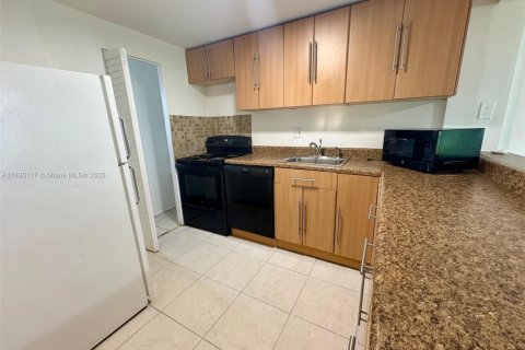 Copropriété à louer à Tamarac, Floride: 1 chambre, 69.68 m2 № 1818762 - photo 3