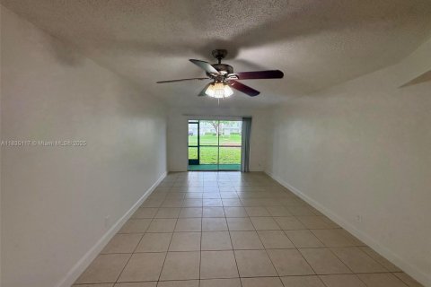 Copropriété à louer à Tamarac, Floride: 1 chambre, 69.68 m2 № 1818762 - photo 6