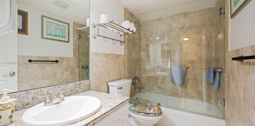 Condo à Miami, Floride, 3 chambres  № 1966276