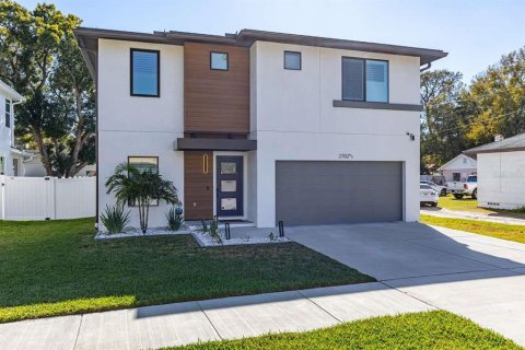 Casa en alquiler en Tampa, Florida, 5 dormitorios, 200.11 m2 № 1917171 - foto 1