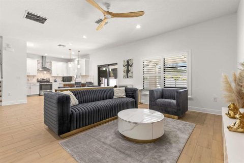 Casa en alquiler en Tampa, Florida, 5 dormitorios, 200.11 m2 № 1917171 - foto 8