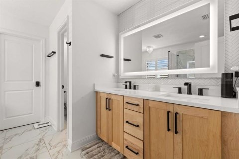 Casa en alquiler en Tampa, Florida, 5 dormitorios, 200.11 m2 № 1917171 - foto 14