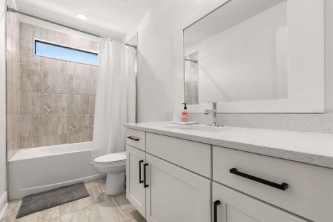 Casa en alquiler en Tampa, Florida, 5 dormitorios, 200.11 m2 № 1917171 - foto 18