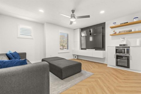 Casa en alquiler en Tampa, Florida, 5 dormitorios, 200.11 m2 № 1917171 - foto 16