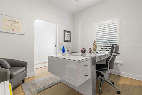 Casa en alquiler en Tampa, Florida, 5 dormitorios, 200.11 m2 № 1917171 - foto 3