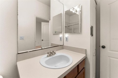 Townhouse in Winter Garden, Florida 2 bedrooms, 123.75 sq.m. № 1525945 - photo 25