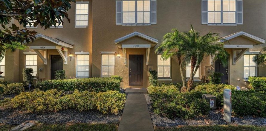 Townhouse in Winter Garden, Florida 2 bedrooms, 123.75 sq.m. № 1525945