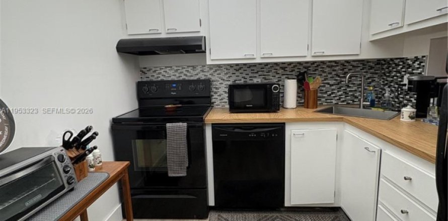 Condo à North Miami, Floride, 1 chambre № 2153247