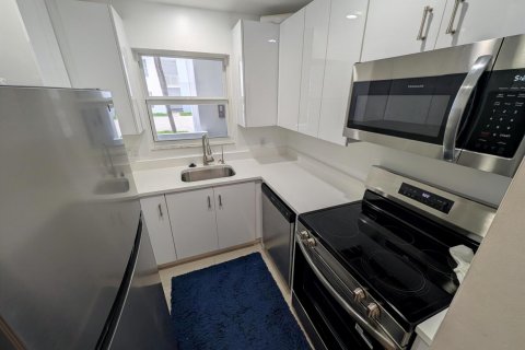 Condo in Pompano Beach, Florida, 2 bedrooms № 2250998 - photo 7