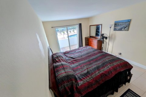 Condo in Pompano Beach, Florida, 2 bedrooms № 2250998 - photo 5