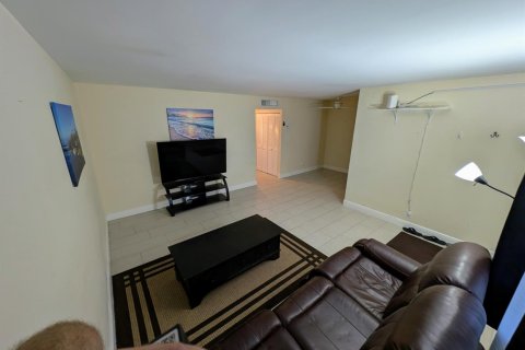 Condo in Pompano Beach, Florida, 2 bedrooms № 2250998 - photo 6