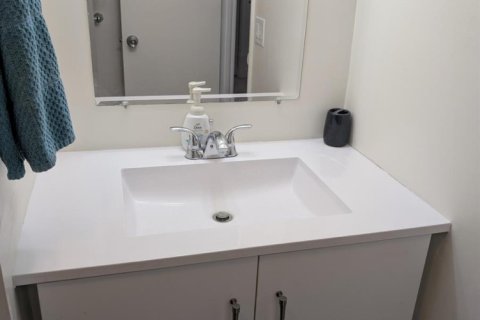 Condo in Pompano Beach, Florida, 2 bedrooms № 2250998 - photo 10