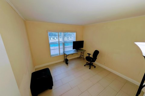 Condo in Pompano Beach, Florida, 2 bedrooms № 2250998 - photo 4