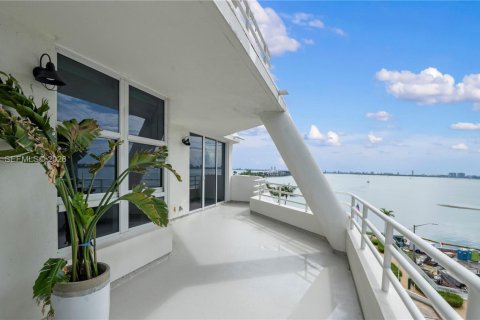 Снять в аренду квартиру в Майами, Флорида 2 спальни, 129.88м2, № 2067001 - фото 18