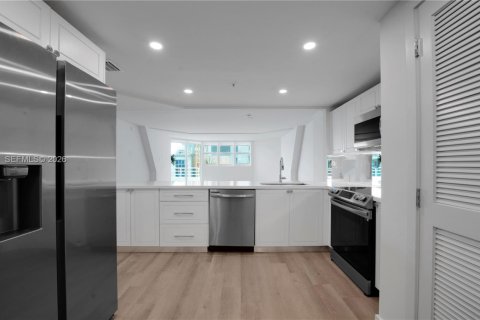 Снять в аренду квартиру в Майами, Флорида 2 спальни, 129.88м2, № 2067001 - фото 10