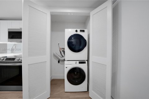 Снять в аренду квартиру в Майами, Флорида 2 спальни, 129.88м2, № 2067001 - фото 11