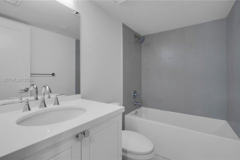 Снять в аренду квартиру в Майами, Флорида 2 спальни, 129.88м2, № 2067001 - фото 27