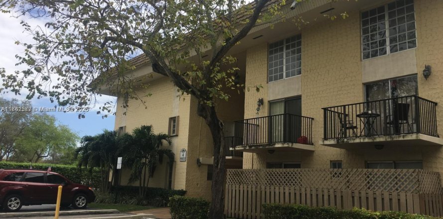 Condo in Miami, Florida, 1 bedroom № 1890898