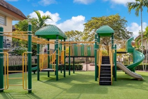Condo in Miami, Florida, 1 bedroom  № 1890898 - photo 3
