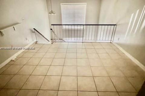 Condo in Miami, Florida, 1 bedroom  № 1890898 - photo 10