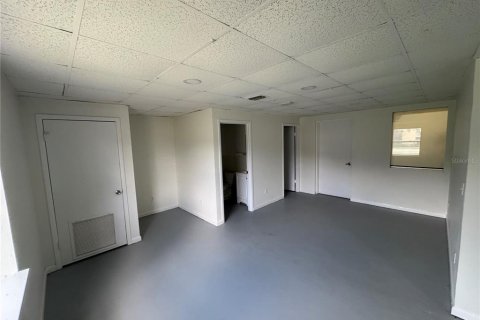 Immobilier commercial à louer à Edgewater, Floride: 74.32 m2 № 1907431 - photo 6