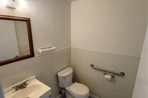 Immobilier commercial à louer à Edgewater, Floride: 74.32 m2 № 1907431 - photo 8