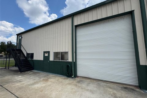 Immobilier commercial à louer à Edgewater, Floride: 74.32 m2 № 1907431 - photo 1