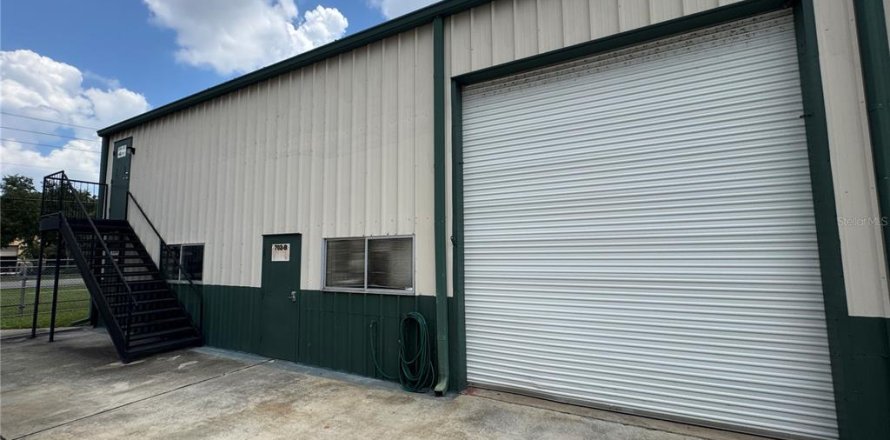 Immobilier commercial à Edgewater, Floride 74.32 m2 № 1907431