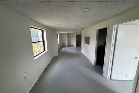 Immobilier commercial à louer à Edgewater, Floride: 74.32 m2 № 1907431 - photo 2