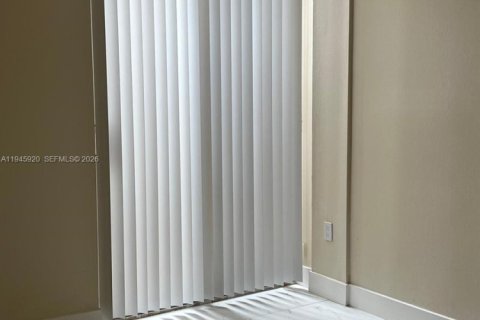 Copropriété à louer à Miami, Floride: 2 chambres, 86.4 m2 № 2002167 - photo 13