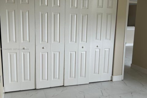 Copropriété à louer à Miami, Floride: 2 chambres, 86.4 m2 № 2002167 - photo 17