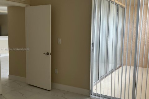 Copropriété à louer à Miami, Floride: 2 chambres, 86.4 m2 № 2002167 - photo 12