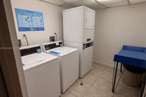 Copropriété à louer à Miami, Floride: 2 chambres, 86.4 m2 № 2002167 - photo 25