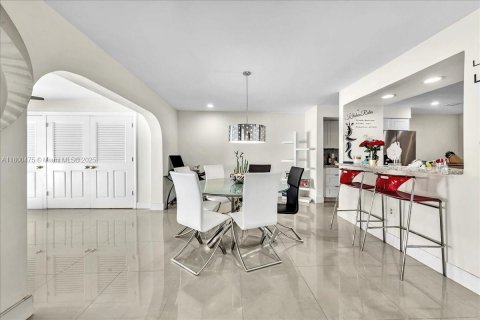 House in Davie, Florida 4 bedrooms, 249.16 sq.m. № 1728588 - photo 7