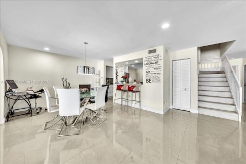 House in Davie, Florida 4 bedrooms, 249.16 sq.m. № 1728588 - photo 8