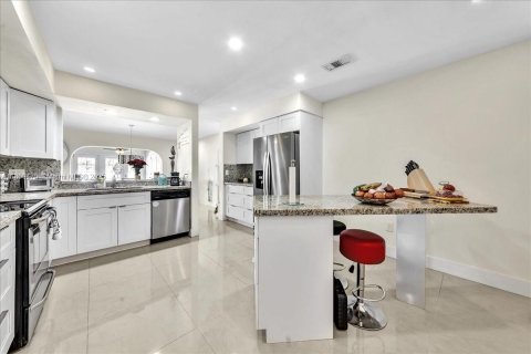 House in Davie, Florida 4 bedrooms, 249.16 sq.m. № 1728588 - photo 24