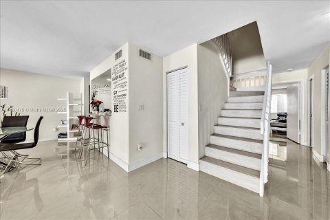 House in Davie, Florida 4 bedrooms, 249.16 sq.m. № 1728588 - photo 6