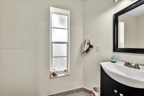 House in Davie, Florida 4 bedrooms, 249.16 sq.m. № 1728588 - photo 26
