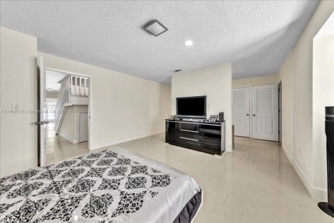 House in Davie, Florida 4 bedrooms, 249.16 sq.m. № 1728588 - photo 29