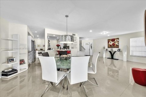 House in Davie, Florida 4 bedrooms, 249.16 sq.m. № 1728588 - photo 11