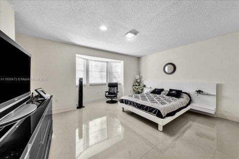 House in Davie, Florida 4 bedrooms, 249.16 sq.m. № 1728588 - photo 27