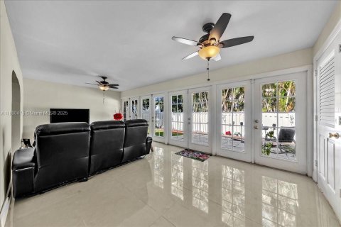 House in Davie, Florida 4 bedrooms, 249.16 sq.m. № 1728588 - photo 12
