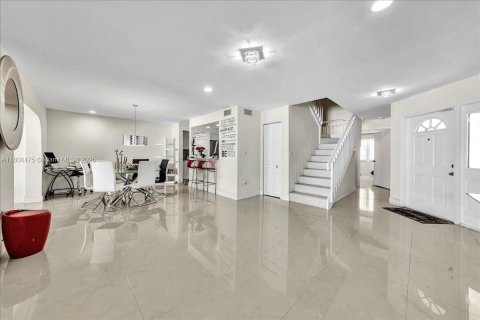 House in Davie, Florida 4 bedrooms, 249.16 sq.m. № 1728588 - photo 4