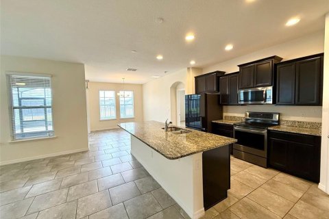 House in Davenport, Florida 4 bedrooms, 205.69 sq.m. № 1719567 - photo 5