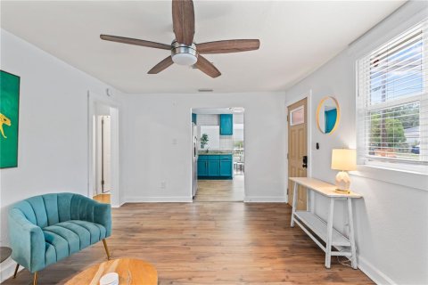 Casa en venta en Tampa, Florida, 3 dormitorios, 119.1 m2 № 1740509 - foto 5
