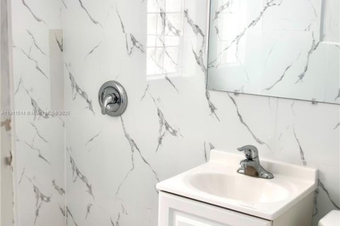 House in Homestead, Florida 2 bedrooms, 70.23 sq.m. № 1968084 - photo 6