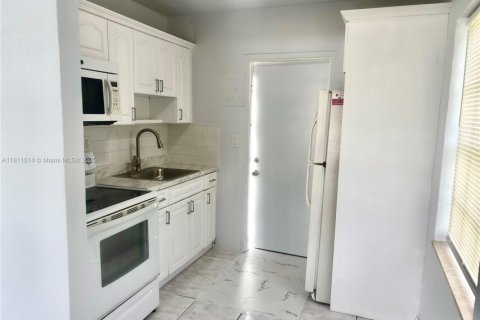 House in Homestead, Florida 2 bedrooms, 70.23 sq.m. № 1968084 - photo 4