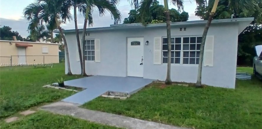 House in Homestead, Florida 2 bedrooms, 70.23 sq.m. № 1968084